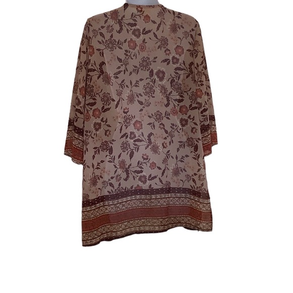 Daytrip Kimono , beautiful floral bohemian style print - Picture 3 of 5